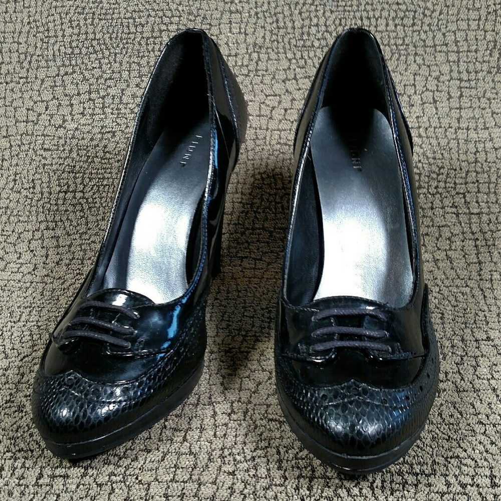 Fioni Oxford Style Patent Pump